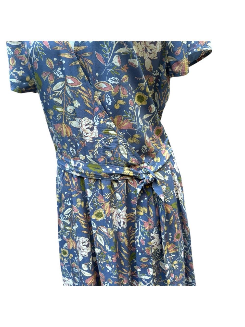 Susina M 8/10 Feminine Floral Wrap Dress Soft Rayon Flowy Casual Style Brunch - Picture 13 of 16